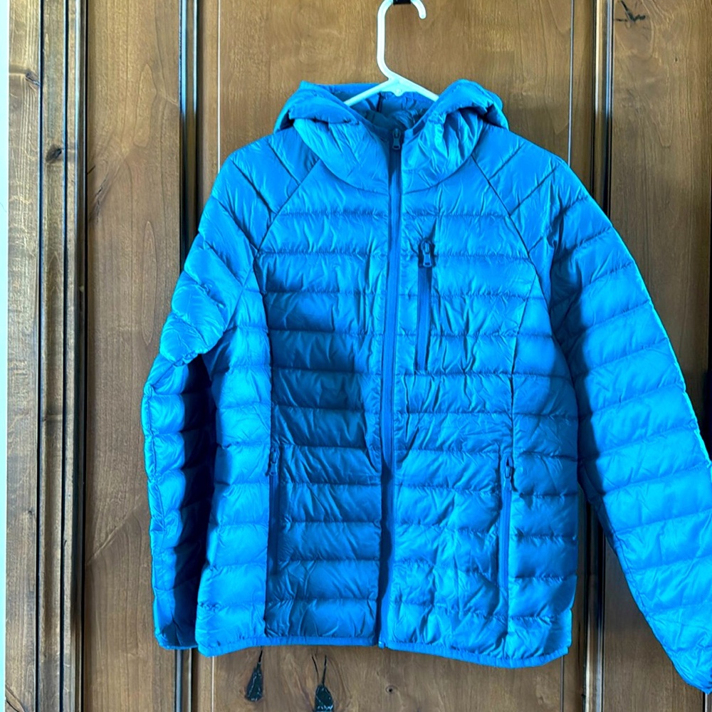 Wantdo women’s lightweight puffer jacket.